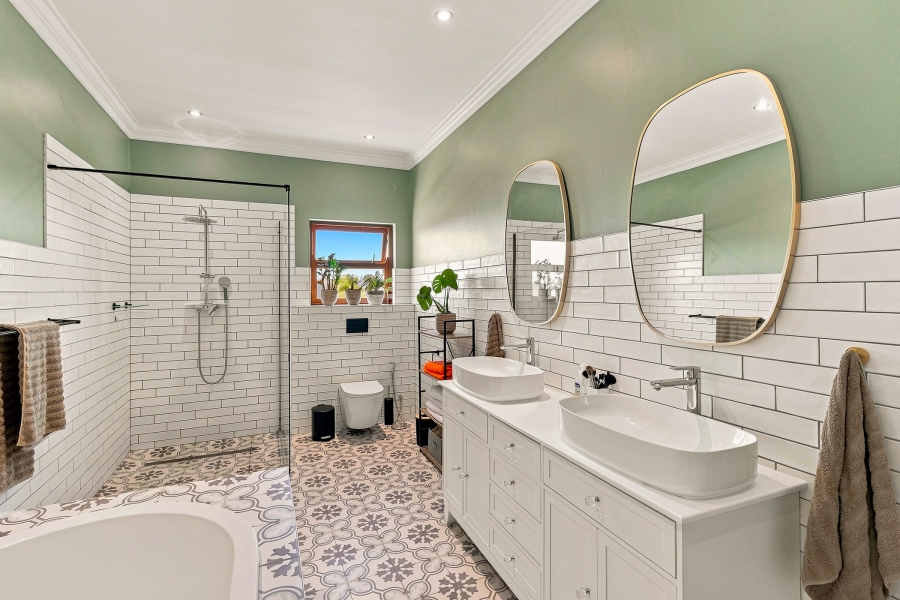5 Bedroom Property for Sale in Croydon Vineyard Estate Western Cape